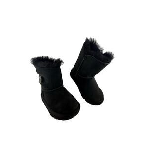 UGG Bailey Button II Sheepskin boots for Children Size: 8 VGUC